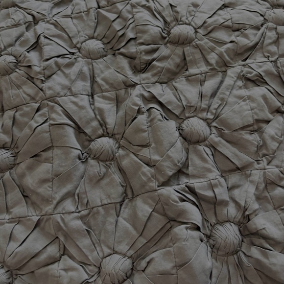 DKNY Donna Karan New York Gray Quilted Textured Pillow Cover Square 17” X 17” - Picture 2 of 5